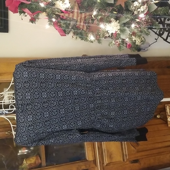 $5 ITEM. Blue and black pullover top NWT. MUST BUNDLE WITH OTHER ITEMS - Picture 6 of 8